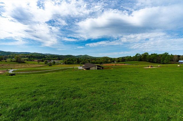 180 Mecca Pike, Tellico Plains, TN 37385