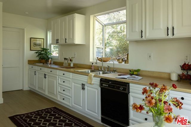3666 Roderick Road, Los Angeles, CA 90065