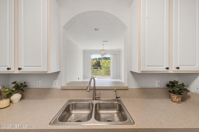 7801 POINT MEADOWS Drive 2307, Jacksonville, FL 32256