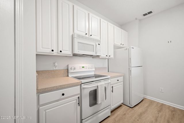 7801 POINT MEADOWS Drive 2307, Jacksonville, FL 32256