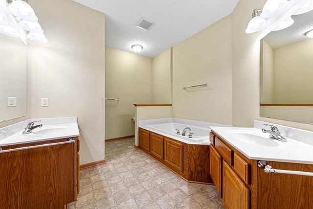 555 Cannon Way, Dundas, MN 55019