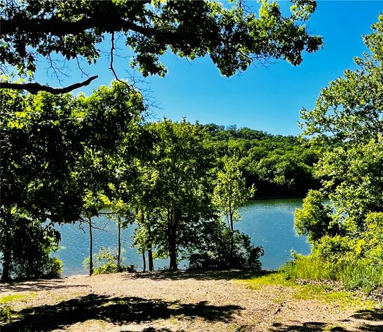 Clover Lane, Holiday Island, AR 72631