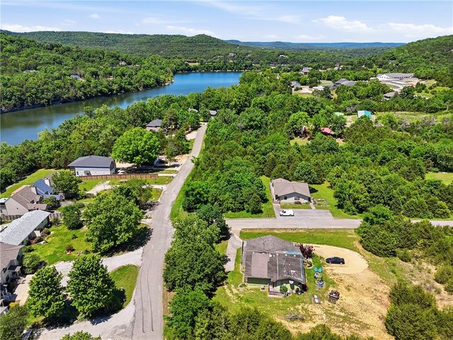 Clover Lane, Holiday Island, AR 72631