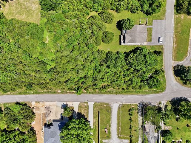 Clover Lane, Holiday Island, AR 72631