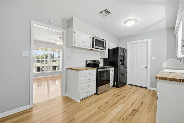 451 NW 53rd St, Lawton, OK 73505