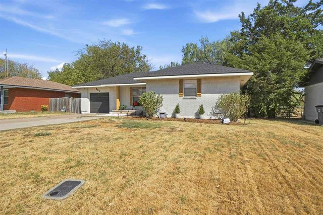 451 NW 53rd St, Lawton, OK 73505
