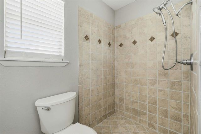 451 NW 53rd St, Lawton, OK 73505