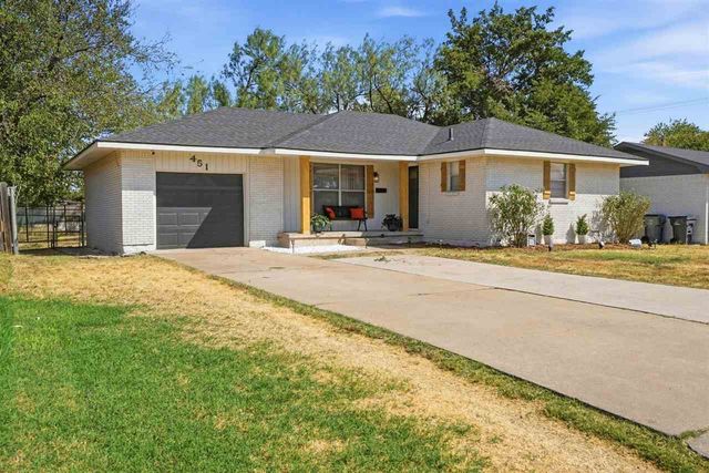 451 NW 53rd St, Lawton, OK 73505