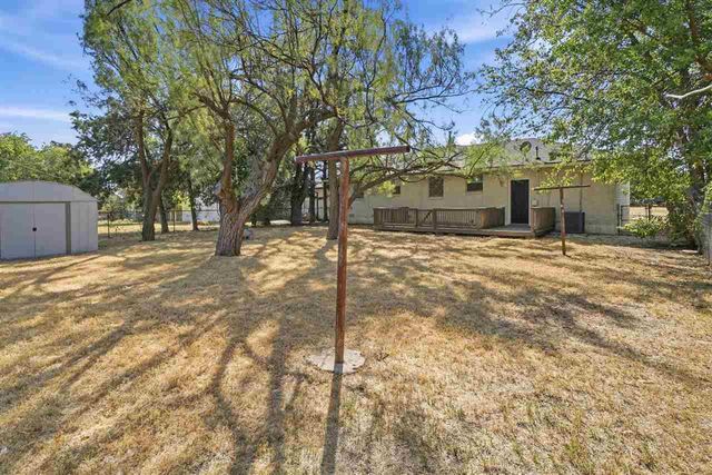 451 NW 53rd St, Lawton, OK 73505