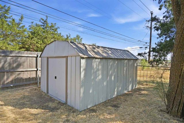 451 NW 53rd St, Lawton, OK 73505