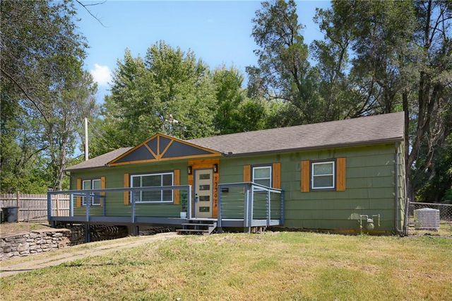 13301 10th Street, Grandview, MO 64030