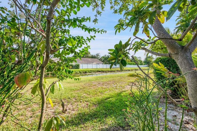 8932 Warwick Drive 419, Boca Raton, FL 33433