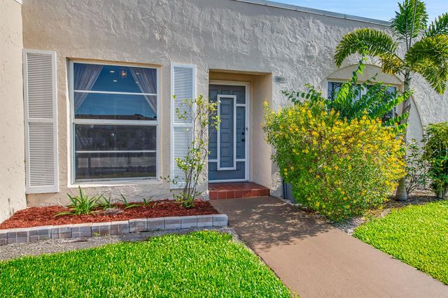 8932 Warwick Drive 419, Boca Raton, FL 33433