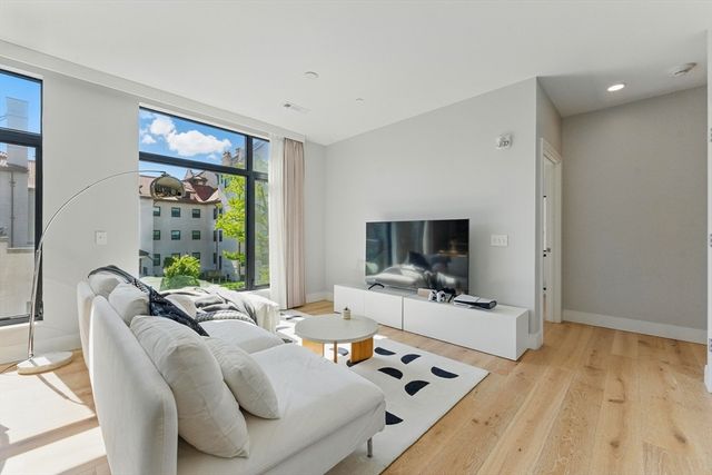 191 Washington St 524, Boston, MA 02135