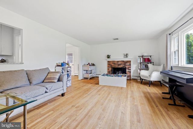 8911 PEABODY ST, Manassas, VA 20110