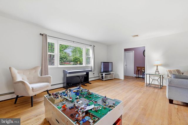 8911 PEABODY ST, Manassas, VA 20110