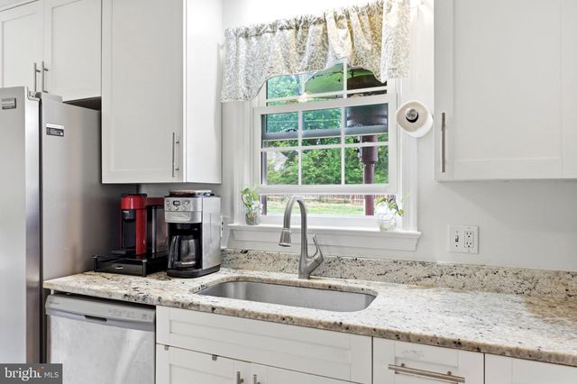 8911 PEABODY ST, Manassas, VA 20110