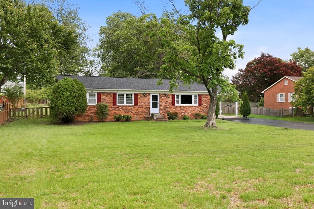 8911 PEABODY ST, Manassas, VA 20110