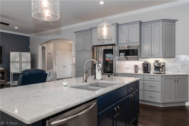 8087 Blue Spruce Circle NW, North Canton, OH 44720