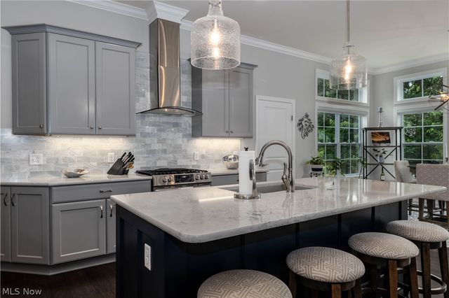 8087 Blue Spruce Circle NW, North Canton, OH 44720