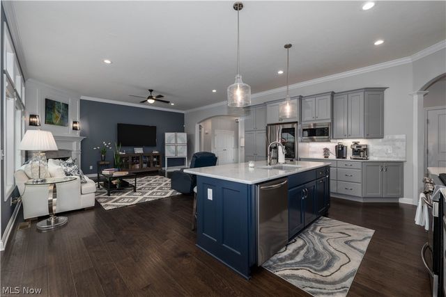 8087 Blue Spruce Circle NW, North Canton, OH 44720