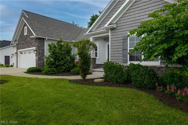8087 Blue Spruce Circle NW, North Canton, OH 44720