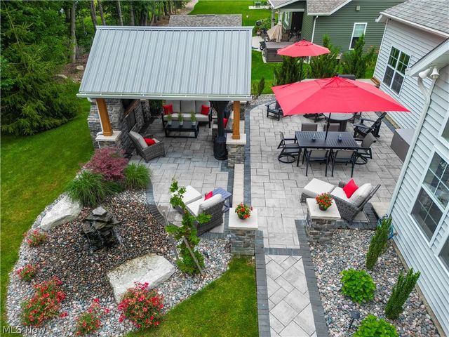 8087 Blue Spruce Circle NW, North Canton, OH 44720