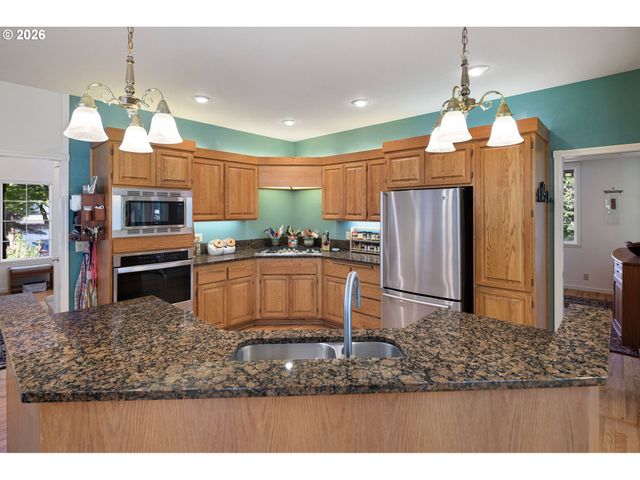 2002 MORNING VIEW Dr, Eugene, OR 97405