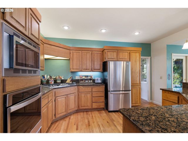2002 MORNING VIEW Dr, Eugene, OR 97405