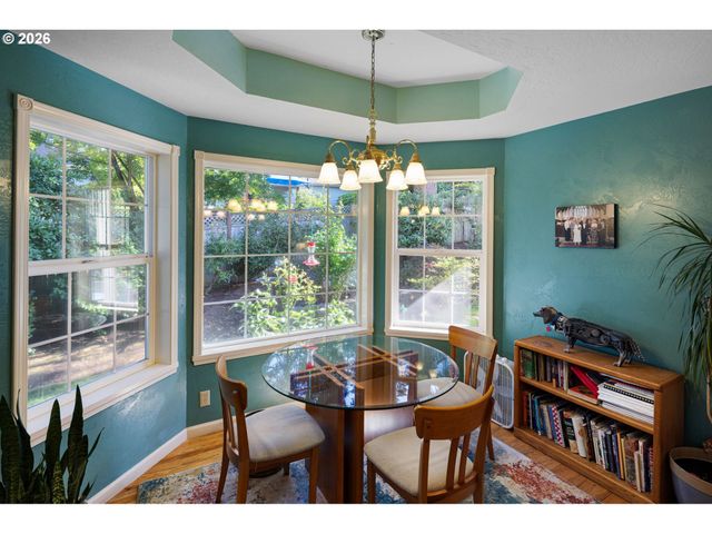 2002 MORNING VIEW Dr, Eugene, OR 97405