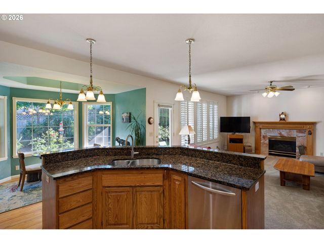 2002 MORNING VIEW Dr, Eugene, OR 97405