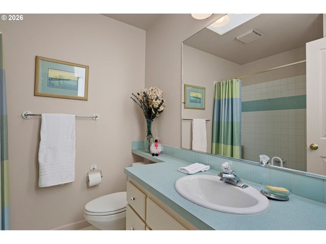 2002 MORNING VIEW Dr, Eugene, OR 97405