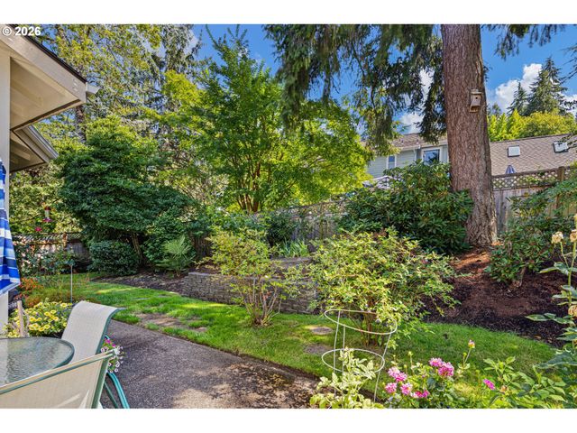 2002 MORNING VIEW Dr, Eugene, OR 97405