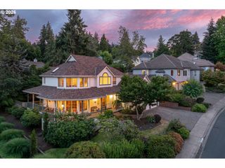 2002 MORNING VIEW Dr, Eugene, OR 97405