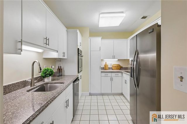 2000 Windrows Drive 2019, Plainsboro, NJ 08540