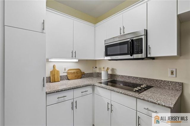 2000 Windrows Drive 2019, Plainsboro, NJ 08540