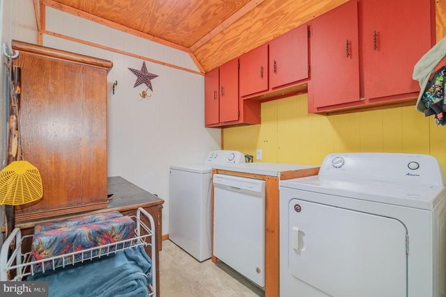 1649 MOUNTAIN RD, Harrisburg, PA 17112