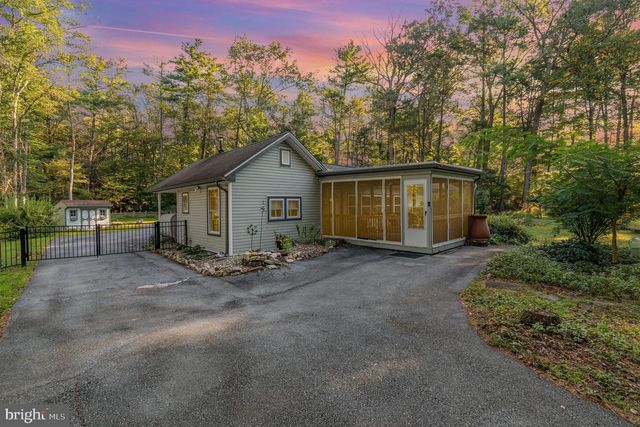 1649 MOUNTAIN RD, Harrisburg, PA 17112