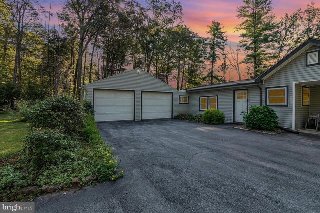 1649 MOUNTAIN RD, Harrisburg, PA 17112