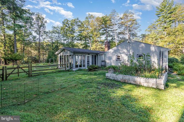 1649 MOUNTAIN RD, Harrisburg, PA 17112
