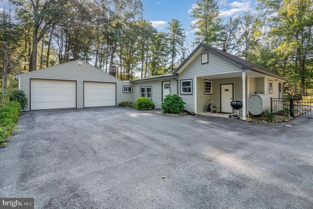 1649 MOUNTAIN RD, Harrisburg, PA 17112