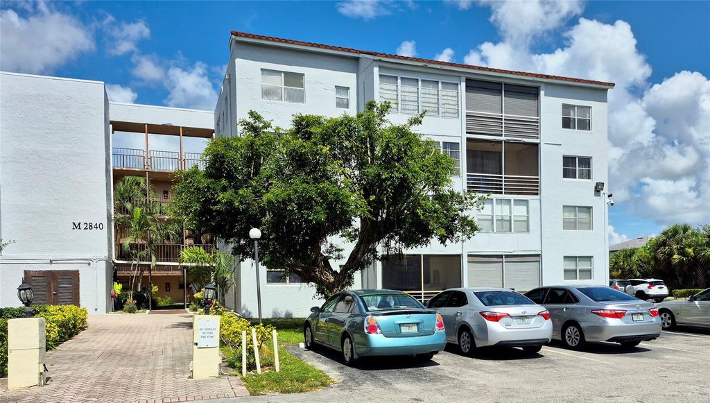 2840 Somerset Drive 208M, Lauderdale Lakes, FL 33311