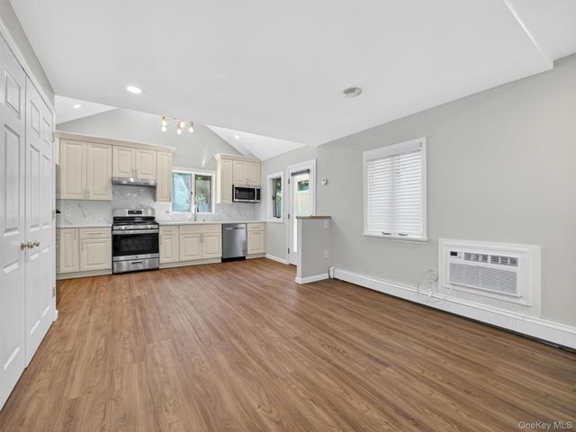 14 Forest Glen Road, Valley Cottage, NY 10989