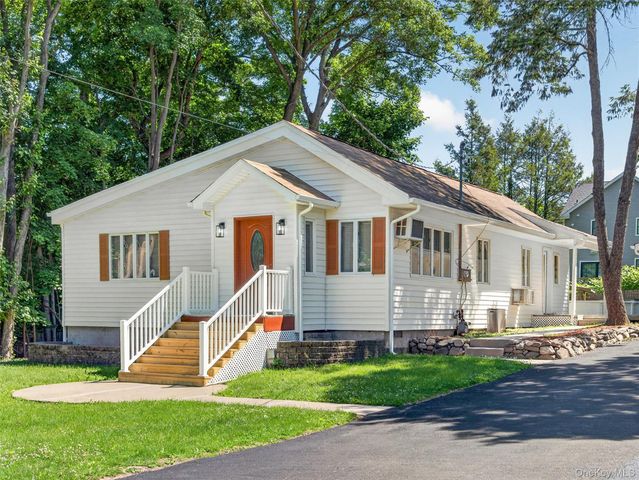 14 Forest Glen Road, Valley Cottage, NY 10989