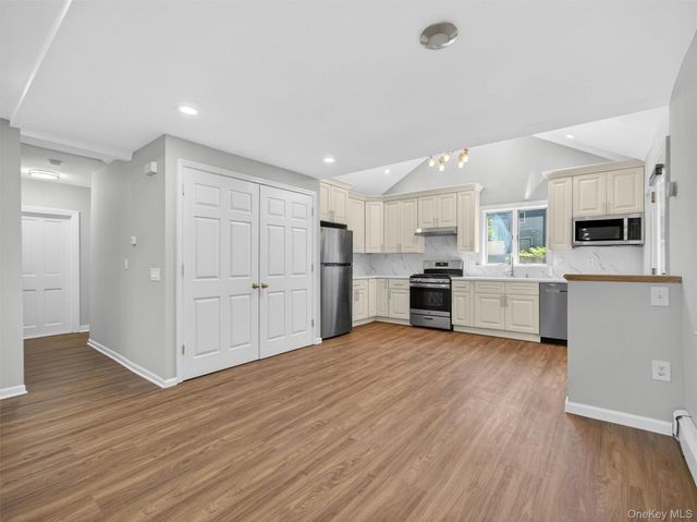 14 Forest Glen Road, Valley Cottage, NY 10989