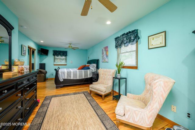 2 Darien Circle, Howell, NJ 07731