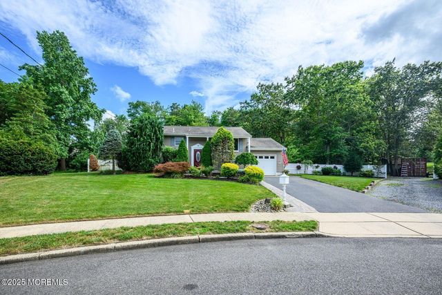 2 Darien Circle, Howell, NJ 07731