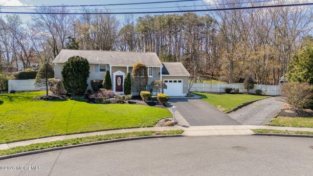 2 Darien Circle, Howell, NJ 07731