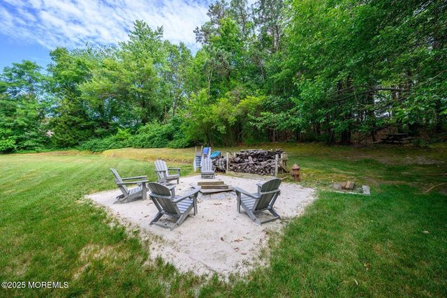 2 Darien Circle, Howell, NJ 07731