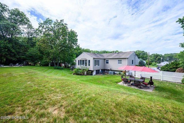 2 Darien Circle, Howell, NJ 07731